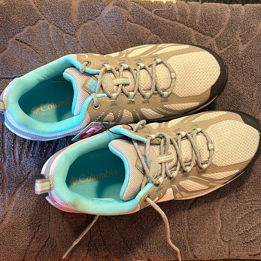 Brand New Columbia Hiking Shoes Women 10